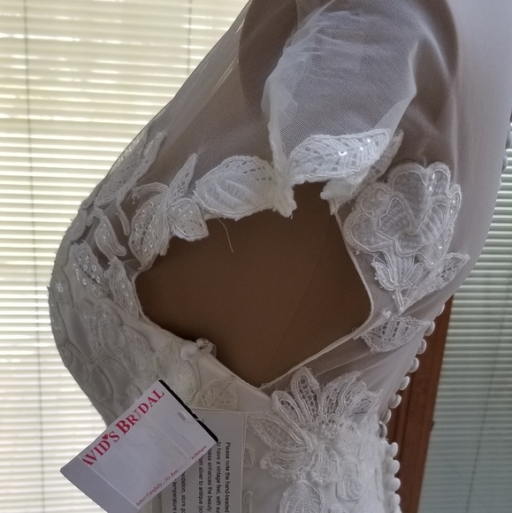 Wedding dress - unused, tags on - Picture 2 of 7